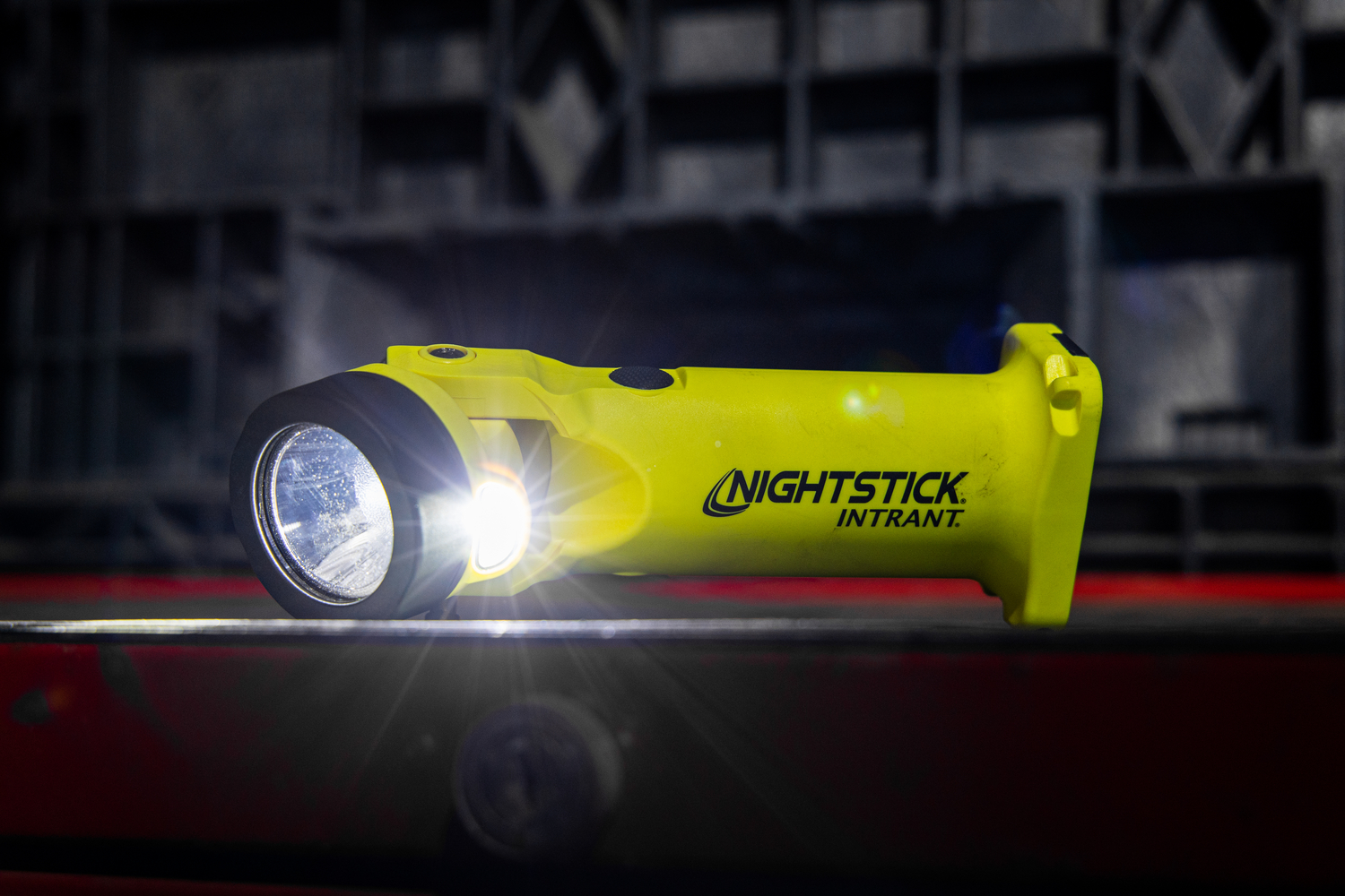 Nieuw bij Hoenderop: Nightstick ATEX-zone-0 verlichting!